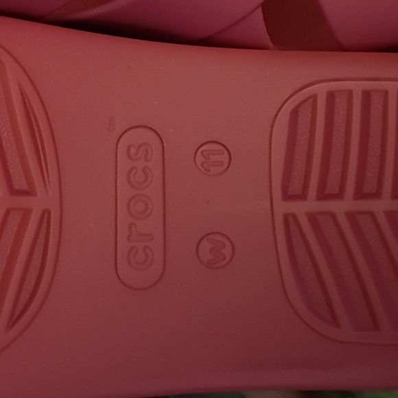 NWOT Size 11 Women's CROCS Vibrant Pink Sandals - Picture 8 of 8